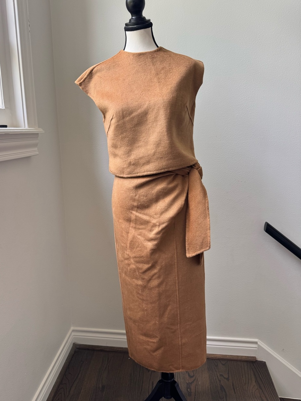 Antonio Melani Camel Fuzzy Shell & Wrap Skirt Set Size 2 🤎✨
